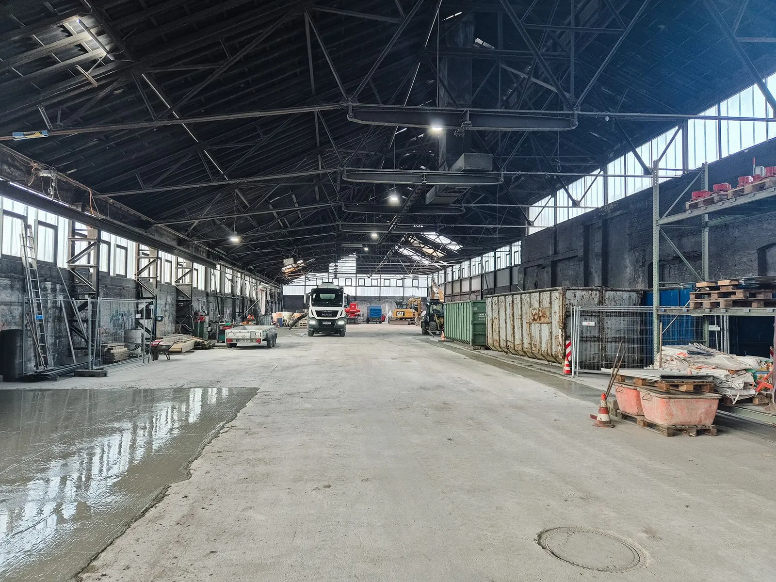 Betriebsauflösung Ruhrgebiet – leere Halle nach Abwicklung